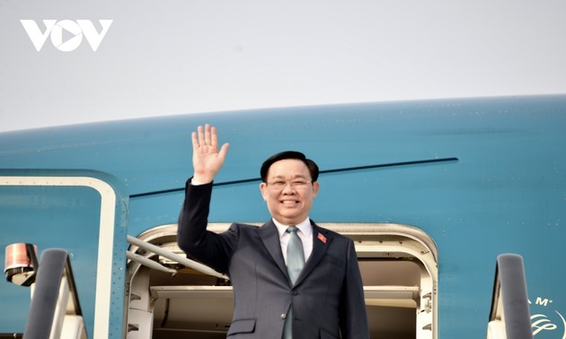 越南国会主席王庭惠抵达首都索菲亚，开始对保加利亚进行正式访问