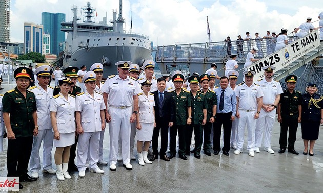 加强越南人民海军与新西兰皇家海军的友好关系
