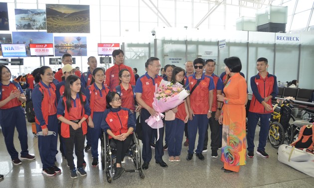 越南残疾人体育代表团​启程赴中国参加第4届亚残运会