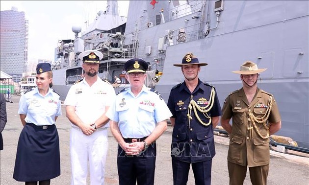 澳大利亚“皇家海军图文巴号”护卫舰访问越南