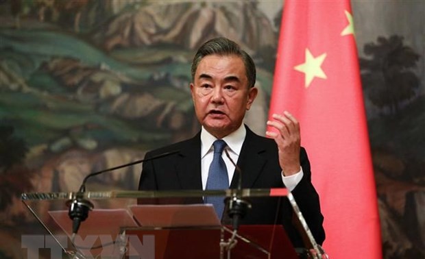 中国外长访美：呼吁全面对话、稳定双边关系
