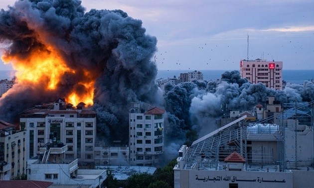 以色列军队轰炸加沙难民营   400多人死伤