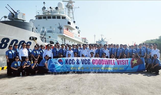 越南与韩国海岸警卫队开展合作培训