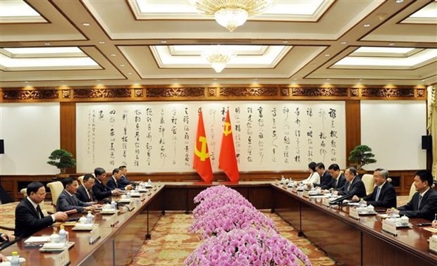 加强越南共产党与中国共产党的合作