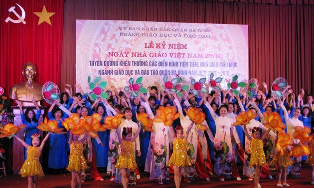 越南教师节多项纪念活动举行