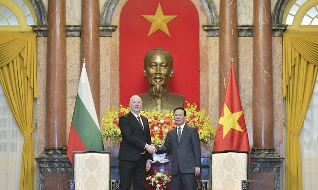 推动越南与保加利亚传统关系