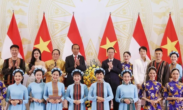  越南国家主席武文赏主持盛大招待会 款待印度尼西亚总统