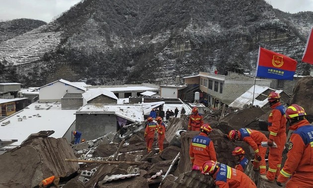 中国山体滑坡造成2人死亡数十人失踪