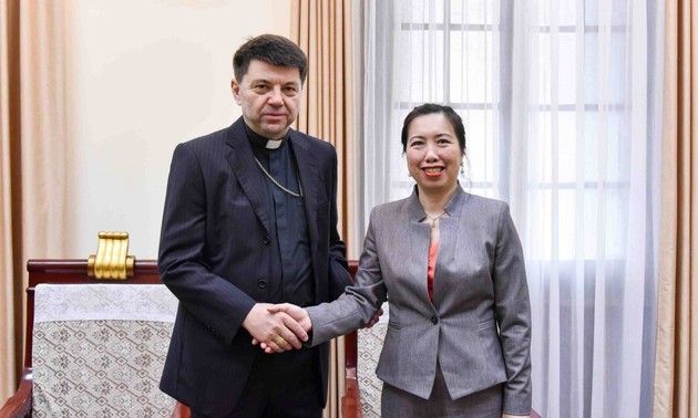 外交部副部长黎氏秋恒会见梵蒂冈首任常驻越南代表