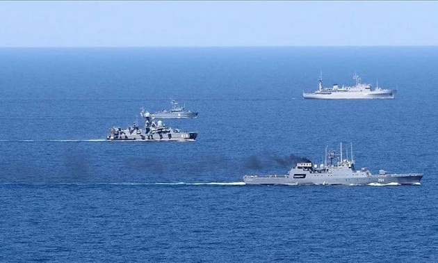 俄罗斯、中国和伊朗开始在阿曼湾举行联合海军演习