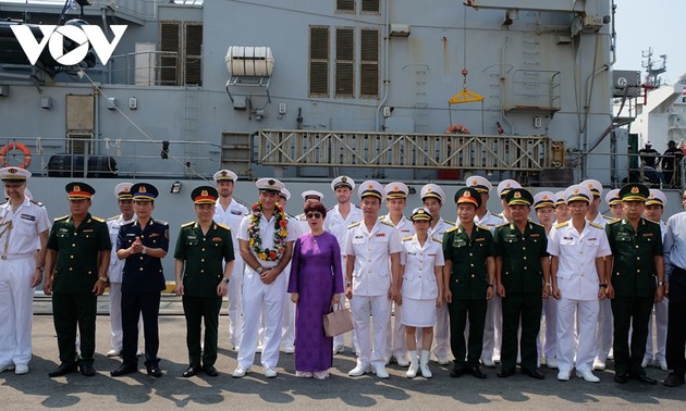 法国海军军舰访问岘港市