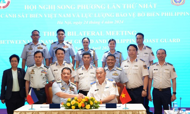 越南海警与菲律宾海岸警卫队举行首次双边会晤