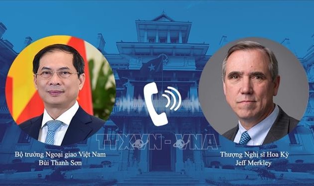外交部长裴青山与美国参议员杰夫·默克里通电话