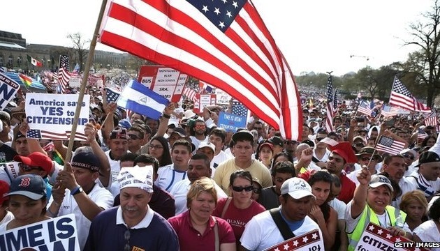 乔·拜登总统宣布一项行政命令，为 50多万移民合法留在美国创造条件