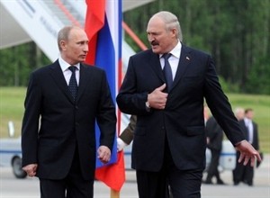 Presiden baru Rusia Vladimir Putin datang ke Belarus dalam kunjungan pertama di luar negeri 