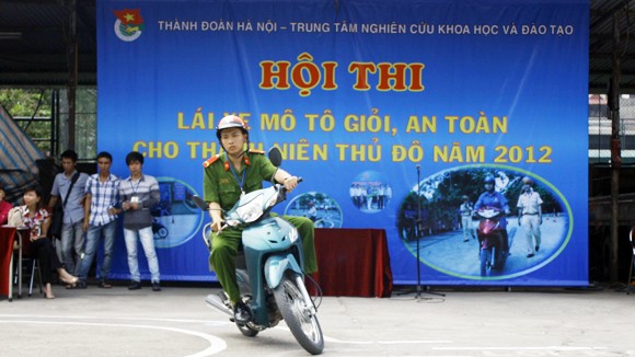 Penjelasan tentang tingkat usia yang berhak  mengendarai motor di Vietnam
