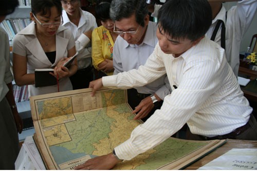 Penerimaan banyak dokumen tentang kedaulatan Vietnam terhadap kepulauan Hoang Sa