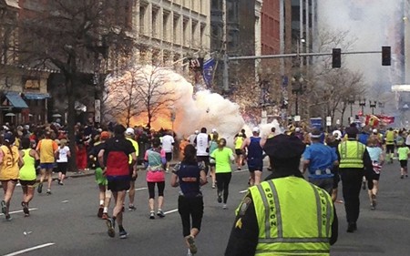 Amerika Serikat memperkuat keamanan setelah serentetan serangan bom di Boston