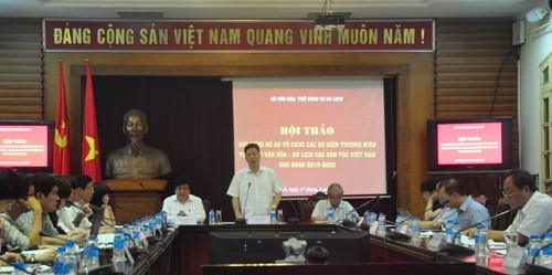 Menyusun proyek menyelenggarakan event-event tahunan di Perkampungan Wisata-Budaya Etnis-Etnis Vietnam
