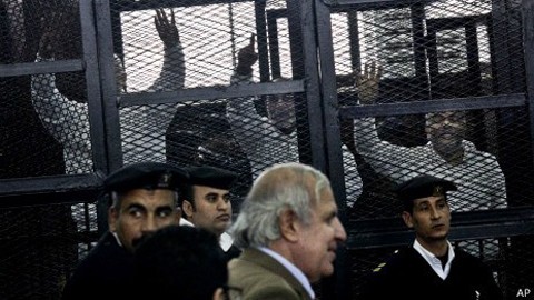 Mesir memenjarakan lagi 42 pendukung Mantan Presiden Mohamed Morsi