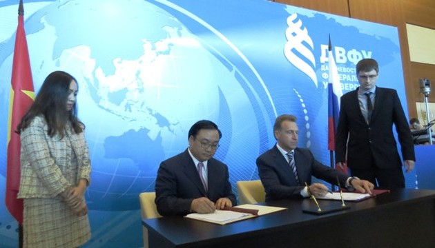 Deputi PM Hoang Trung Hai mengunjungi kota Vladivostik, Federasi Rusia