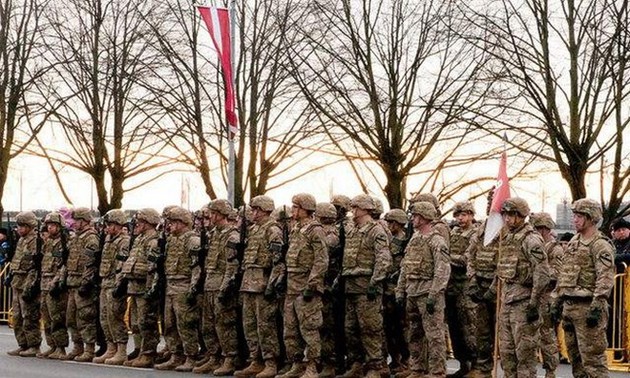 Amerika Serikat terus mempertahankan kehadiran pasukan di Polandia dan daerah Baltik