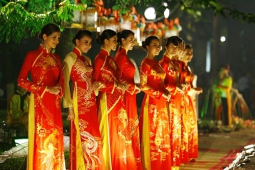 Pesta busana Ao Dai di kota Ho Chi Minh, tahun 2015