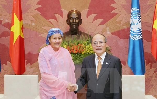 Ketua MN Nguyen Sinh Hung menerima Asisten Sekjen PBB