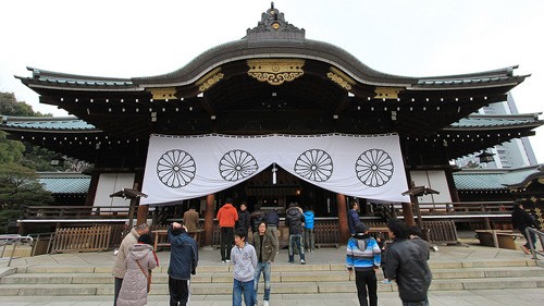 Republik Korea dan Tiongkok memberikan reaksi karena PM Jepang menyampaikan benda persembahyangan ke Kuil Yasukuni