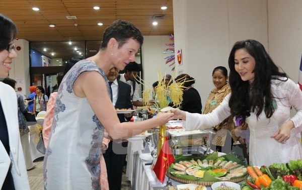 Pekan raya kuliner ASEAN 2015 yang variatif dengan bermacam-macam jenis masakan tradisional