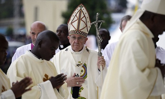 Paus Franciskus membawa pesan perdamaian ke Republik Afrika Tengah