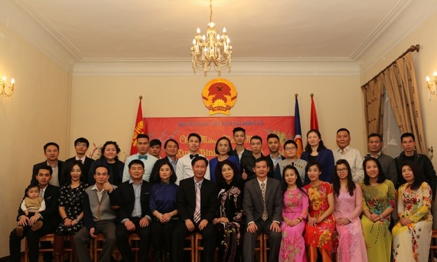 Acara menyongsong Hari Raya Tet 2016 untuk komunitas orang Vietnam di luar negeri