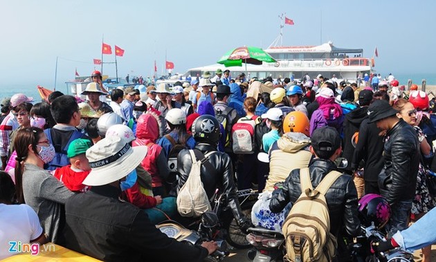 Kira-kira 4 ribu wisatawan berkunjung di kabupaten pulau Ly Son, provinsi Quang Ngai pada awal tahun