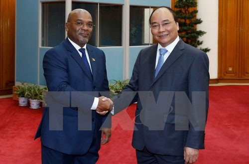 PM Nguyen Xuan Phuc menerima Menteri Perhubungan, Transportasi dan Komunikasi Mozambik