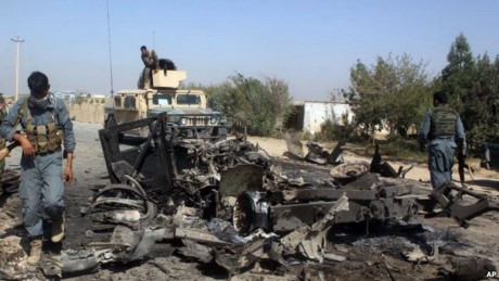 Amerika Serikat melakukan serangan udara pertama terhadap pasukan pembangkang Taliban setelah memutuskan memperluas intervensi di Afghanistan