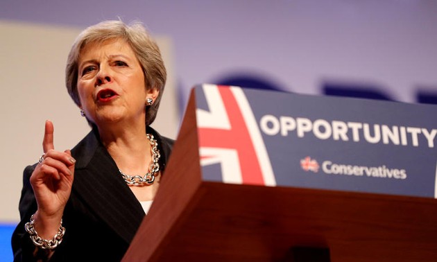 Royaume-Uni: Theresa May appelle à l’unité et enterre l’austérité