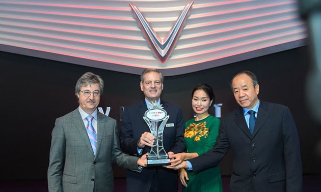 Vinfast reçoit le prix «Nouvelle étoile» lors du salon automobile de Paris