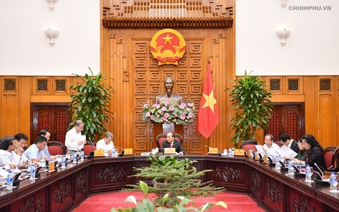 Nguyên Xuân Phuc travaille avec des responsables de Thua Thiên-Hué