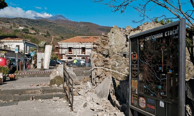 Sicile: Un séisme de magnitude 4,8 frappe la zone du volcan Etna, en éruption depuis lundi