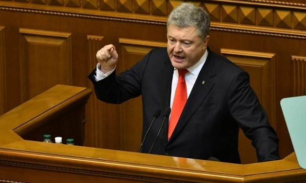 Ukraine: le président Petro Porochenko annonce la fin de la loi martiale 