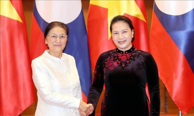 Nguyên Thi Kim Ngân reçoit son homologue laotienne Pany Yathotou