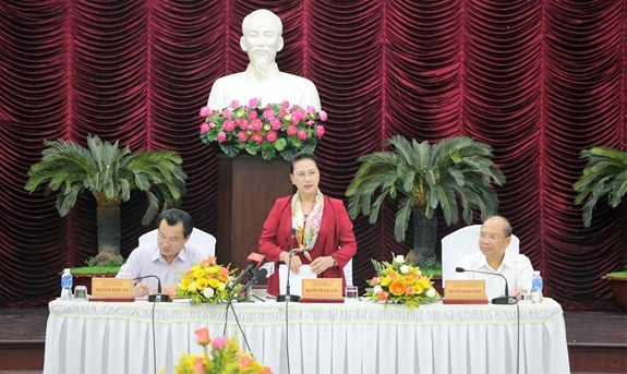 Nguyên Thi Kim Ngân travaille avec les dirigeants de Binh Thuân