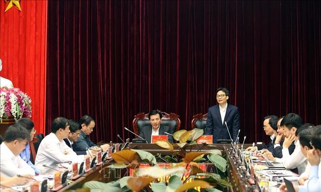 Vu Duc Dam travaille avec les dirigeants de Diên Biên