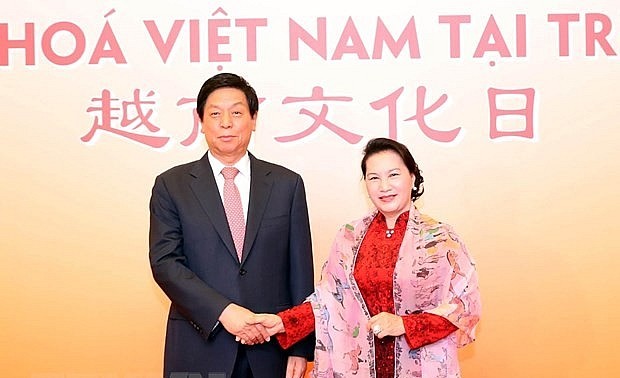 Nguyên Thi Kim Ngân à un spectacle célébrant l’amitié sino-vietnamienne à Pékin