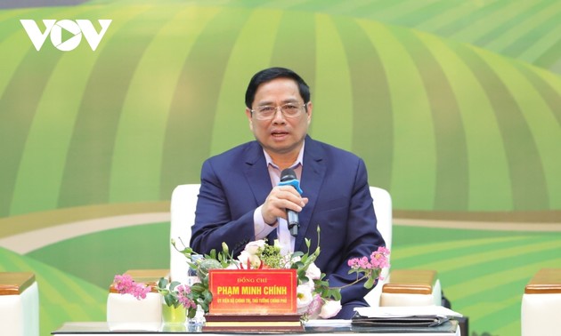 Pham Minh Chinh dialogue avec les agriculteurs