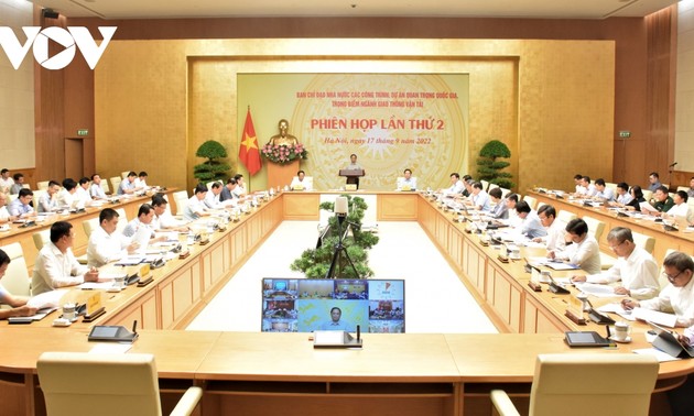 Pham Minh Chinh veut faire avancer les projets routiers prioritaires