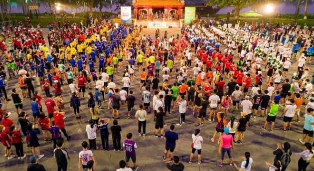Huê: 3.000 personnes participent au jogging pour la santé publique