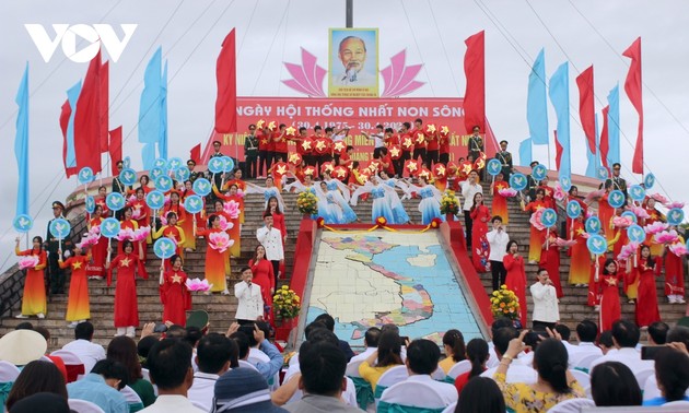 La fête de la réunification célébrée au vestige national Hiên Luong-Bên Hai