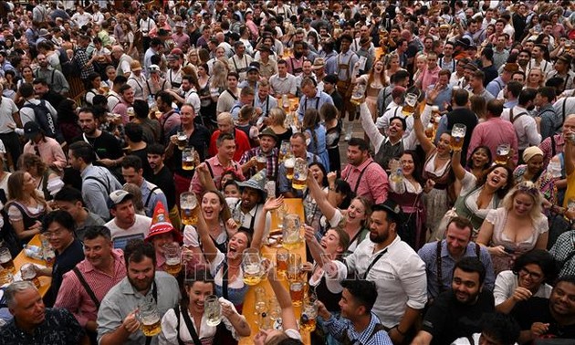 Des millions de personnes se rendent à Munich à l’ouverture d’Oktoberfest