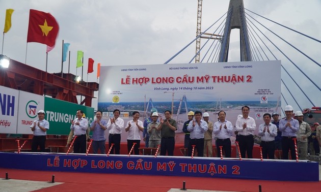 Pham Minh Chinh à la cérémonie de clavage du pont My Thuân 2
